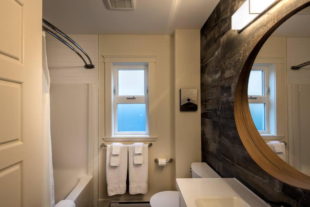 Qualicum Beach Ocean Suites Zewnętrze zdjęcie