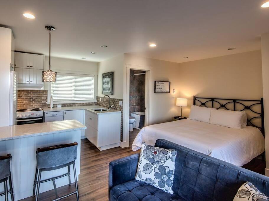 Qualicum Beach Ocean Suites Zewnętrze zdjęcie